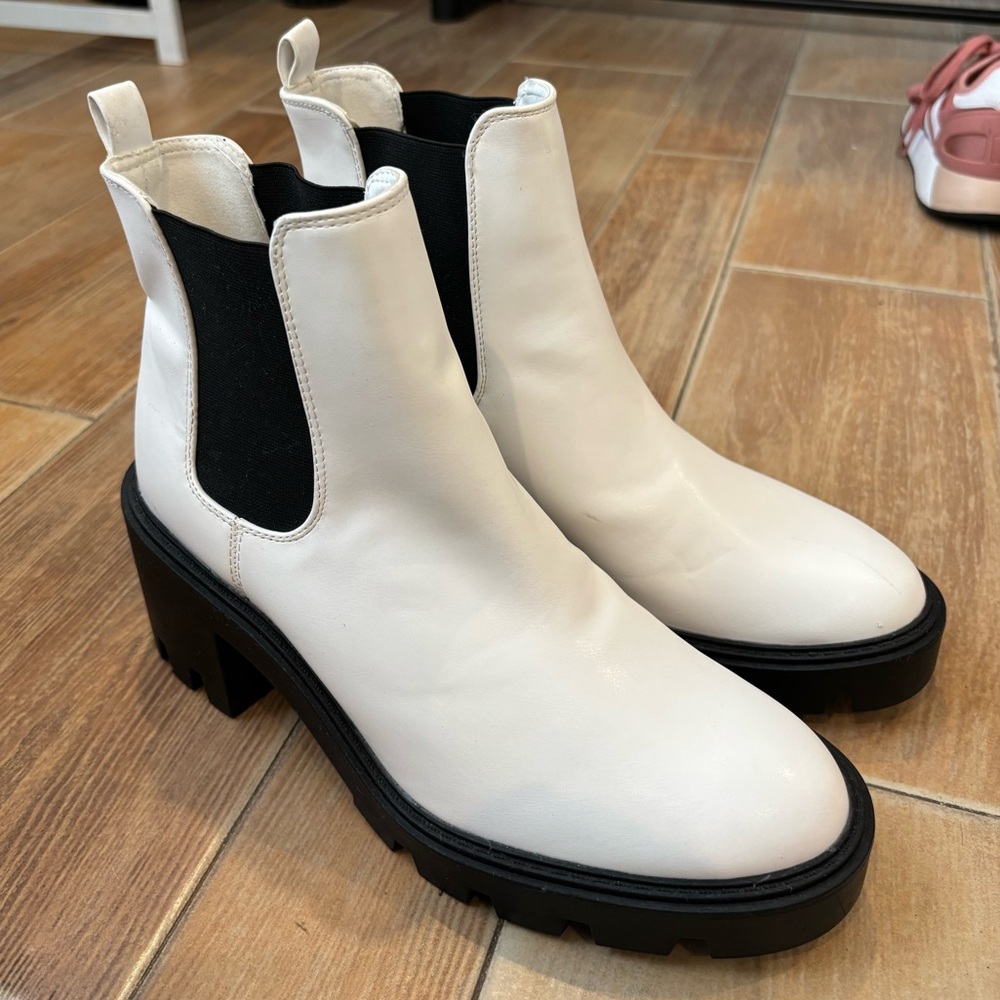 Women's White Chelsea Boots